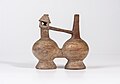 Vaso assobiador duplo de cerâmica, datado entre 700 e 1375. Item da coleção pré colombiana da Casa Museu Eva Klabin.