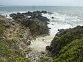 Écume de mer dans les falaises entre Pors Poulhan et Menez Dregan.