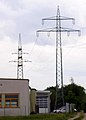 Abzweigmast (links) Tragmast (rechts)