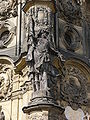 18e-eeuws Barokke sculptuur van Sint-Mauritius op de Zuil van de Heilige Drie-eenheid in Olomouc, wat destijds een deel was van de Habsburgse monarchie, hedendaags in Tsjechië.