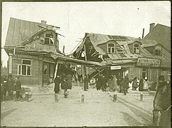 Po vokiečių dirižablio bombos pataikymo į vieną Minsko namų. 1915 m. spalio 3 d.