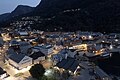 Bilde fra Odda i august 2017; det nåværende bygget til Hardanger Hotel er det rektangulære, røde bygget litt til høyre for midten av bildet. Foto: Gropl