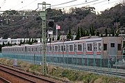 東急3000系の甲種輸送。先頭車が中間となるように組成が変更されている