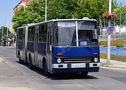 85-ös busz a kőbányai Bányató utcában