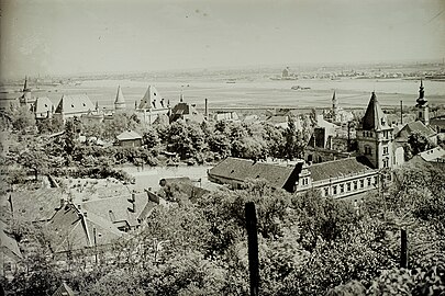 View of the Danube, Czuba-Durozier Mansion and Törley Mansion on the left in 1932
