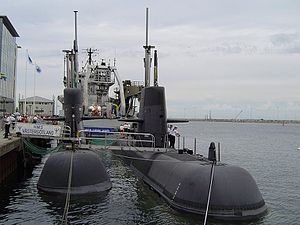 HMS Uppland och HMS Västergötland på besök 2003