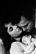 Liz Taylor cùng con gái Liza Todd và chồng Mike Todd