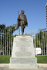 Thumbnail for File:Monument to Mohandas K. Gandhi - Madrid 02.jpg