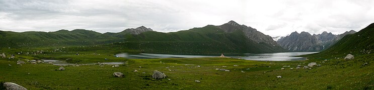 Overlooking the Lake Ximencuo on the Tibetan Plateau.jpg