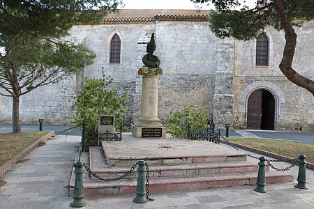 Le monument aux morts érigé par Jean Magrou, sculpteur biterrois.