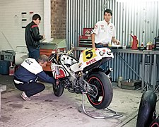Yamaha YZR500 of Kevin Magee 1989 British Grand Prix.jpg