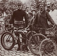 Alessandro Anzani (sur Alcyon au Circuit des Ardennes 1904).jpg