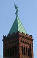 底特律第一公理會教堂鐘塔頂部的天使烏列爾銅像