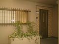 風のハルカのスタジオ・木綿子のマンションの入り口（2005年11月、NHK大阪施設見学会で撮影）