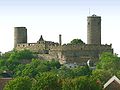 Velik grad z 2 bergfridoma: hesenški grad Münzenberg, osrednja Nemčija