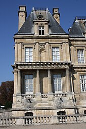 Baroque columns and entablature of the Château de Maisons, France, by François Mansart, 1630–1651[21]