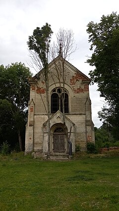 poesiomat na pravé straně schodiště před kostelem