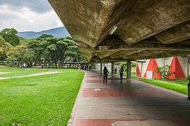 Pasillos cubiertos de la Ciudad Universitaria de Caracas.