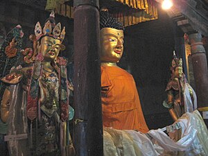 Buda no santuário interior da Sala da Assembleia