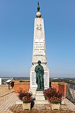 Poilu au repos (monument aux morts)[11]