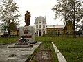 Bahnhof mit Kriegsdenkmal