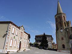 Aubiet - Place de la mairie.jpg