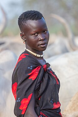 Mulher do povo mundari no Sudão do Sul