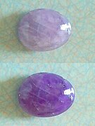 hellrosa und violetter Cabochon