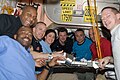 Los miembros de la tripulación de la STS-129 en el Nodo 1