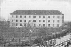 Spital mit Garten, erbaut 1844/45, abgebrochen 1902. Heute ist dort das Justizgebäude. Vor 1902