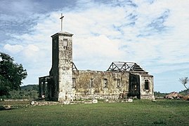 Ruine der im Zweiten Weltkrieg zerstörten Kirche von Balibo (1970)