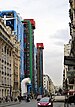 Rue du Renard et rue Beaubourg avec le centre Pompidou à gauche.