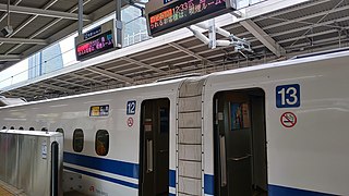 Treinstel N700 X3 naar Hiroshima als „Nozomi 107” langs het perron nr. 16 te station Nagoya, -zaterdag 30 maart 2019 ca. 12：33.jpg