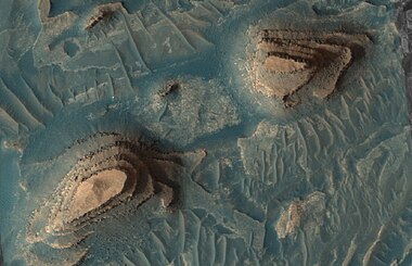 Layered mesas, as seen by HiRISE