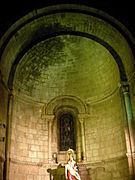 Ábside lateral románico con bóveda de horno