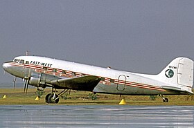 East-West Airlines Douglas DC-3 auf dem Flughafen Sydney-Mascot im Jahr 1970