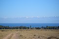 Cordilleira Terskey Alatoo vista a través do lago Issyk-Kul