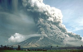 El volcán Mayón, en las islas Filipinas, un estratovolcán que presenta uno de los conos más perfectos del mundo.
