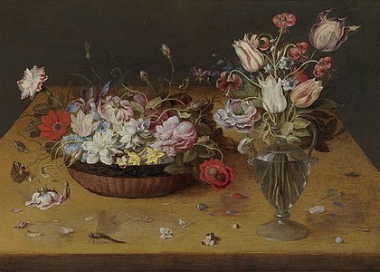 Fleurs dans un panier de laque et dans un vase en verre Collection privée