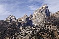 Middle Teton im Hintergrund links. Davor Disappointment Peak, Teepe Pillar und Grand Teton (von links nach rechts)