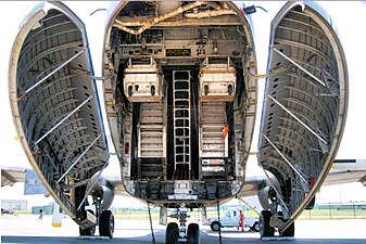 Portes de chargement du C-124A.