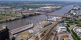 Le pont de Cheviré franchissant la Loire.