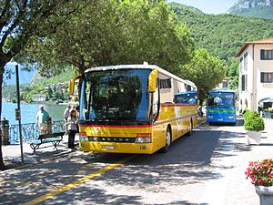 Autobus turistico Palm-Express in sosta a Menaggio