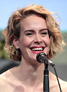 Sarah Paulson dans les rôles de Sally McKenna et Billie Dean Howard