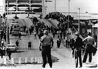 Police and protesters on the Edmund Pettus Bridge (1965)