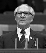 Bundesarchiv Bild 183-1986-0421-044, Berlin, XI. SED-Parteitag, Erich Honecker.jpg