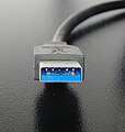 USB-3.0-Typ-A-Stecker mechanisch kompatibel zum USB-1.0-/2.0-Typ-A-Stecker, jedoch in blauer Farbe und mit zusätzlichen elektrischen Kontakten