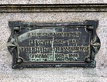 Gedenktafel am Birsigviadukt mit der Inschrift: Als Eisenbahnviadukt errichtet 1857 - 1858. Verbreitert & zur Strassenbrücke umgebaut 1902 - 1903