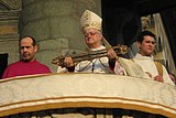 Ostension de la relique en 2007 par Mgr Gastone Simoni, évêque émérite de Prato.
