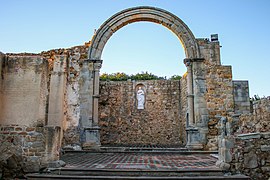 Ruderi del Convento dei Frati Minori Osservanti (XV sec.) detto anche convento dei “Cento Archi”.jpg